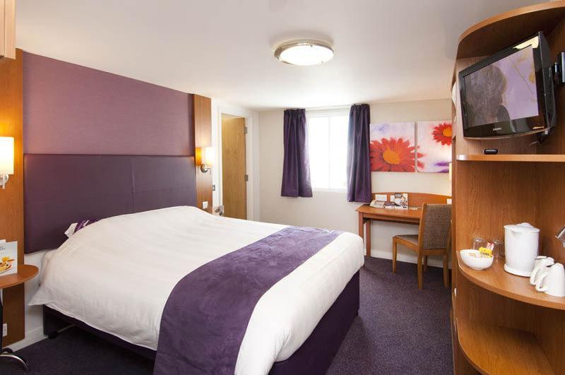 Premier Inn Lymington Exterior photo
